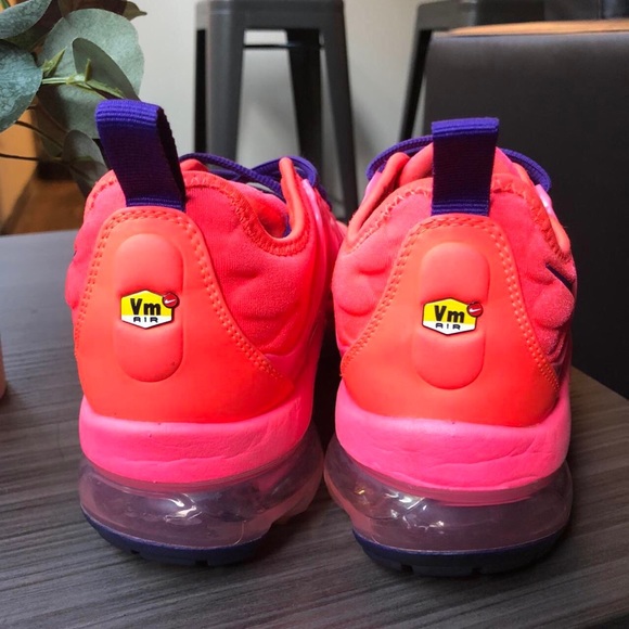 Nike Women's Air VaporMax Plus Shoes ‘Bright Crimson” - Picture 4 of 4